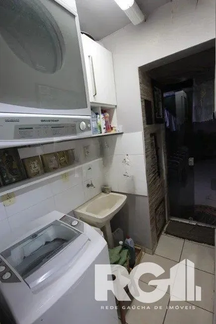 Imagem Casa residencial com 3 dormitórios 90m² privativos, e 2 vagas à venda no bairro Parque Santa Fé em Porto Alegre