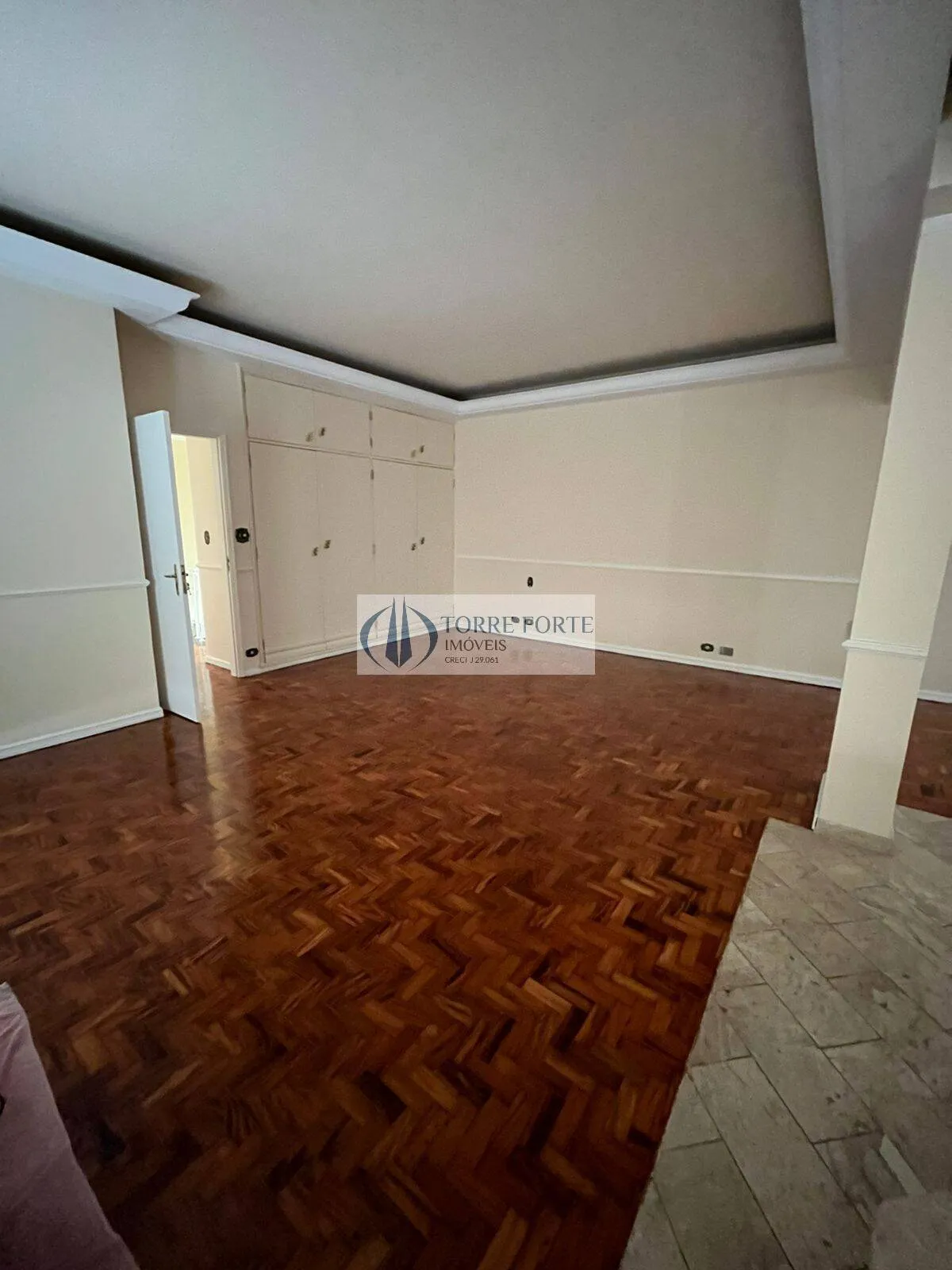 Imagem Maravilhoso sobrado com 400m² 3 dormitórios sendo 2 suítes 4 vagas, piscina