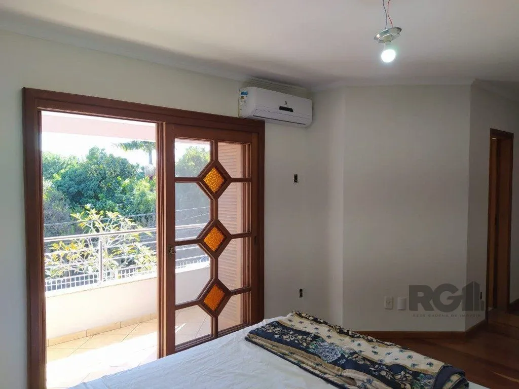 Imagem Casa 234m² - 3 dormitórios, 1 suíte e vaga para 6 carros no Jardim São Pedro