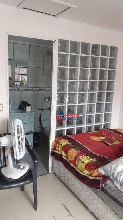 Imagem Casa com 2 Quartos, 3 Banheiros, Barracão e Casa nos Fundos com Entrada Independente
