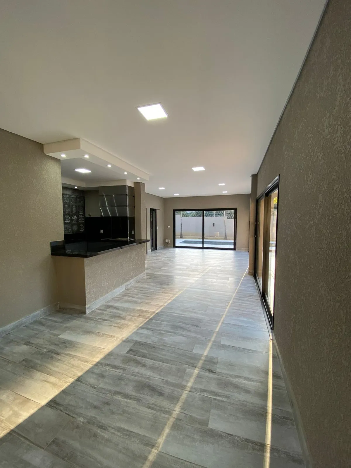Imagem LINDA CASA NO RESIDENCIAL ALPHAVILLE TAMBORÉ 3 COM 750M²!!!