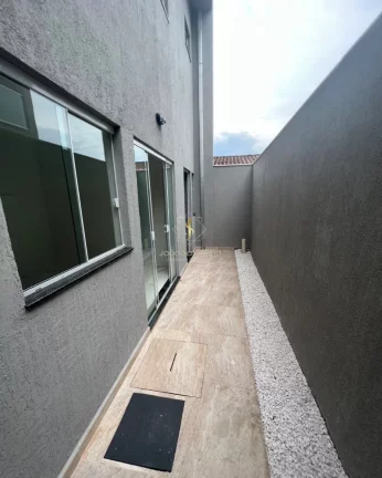 Imagem Sobrado para venda em Guaratuba(Piçarras), em frente ao complexo esportivo!!