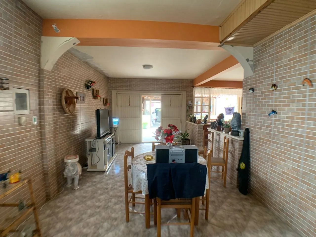 Imagem Casa para Venda - 318m², 3 dormitórios, Piscina, Bairro Guarujá