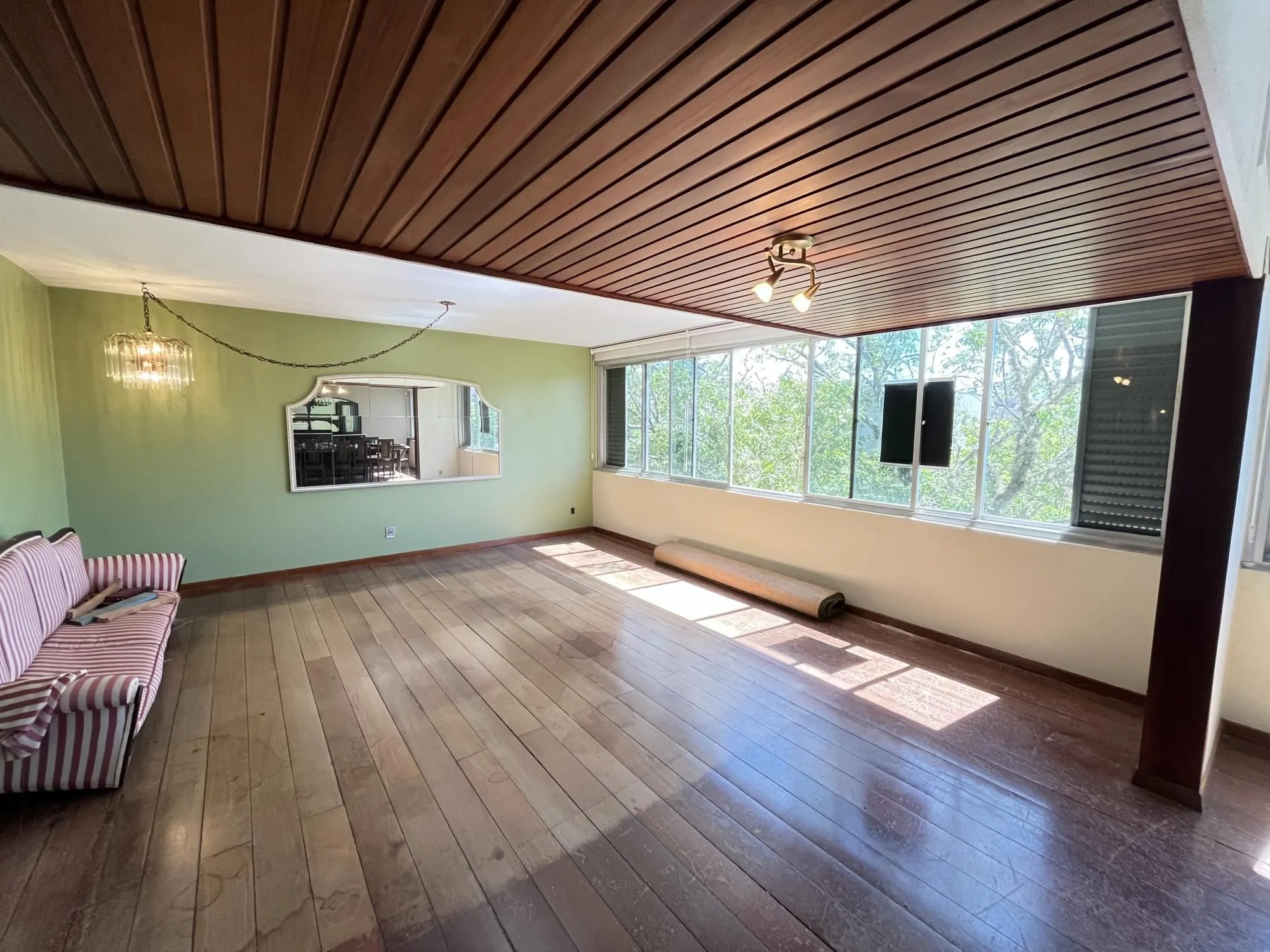 Imagem Apartamento de 3 quartos, suíte e 2 vagas de garagem no bairro Auxiliadora POA