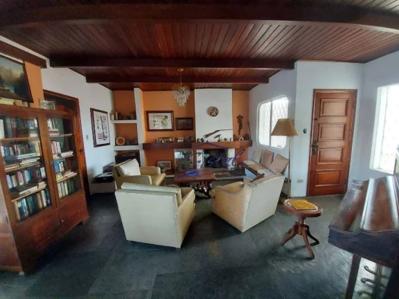 Imagem Casa térrea elevada com 4 quartos 4 suítes 4 vagas de garagem com piscina.
