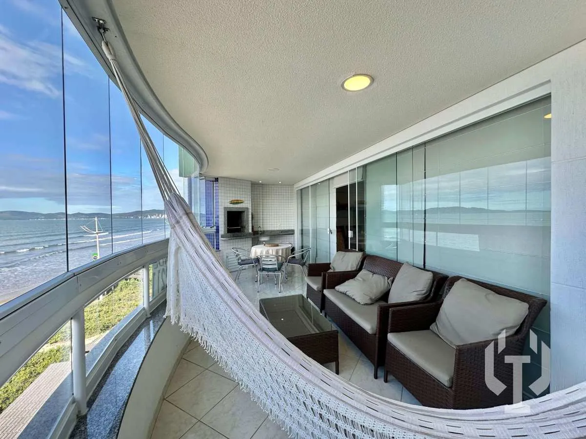 Imagem APARTAMENTO FRENTE MAR COM 03 DORMITÓRIOS PRONTO PARA MORAR - PÉ NA AREIA