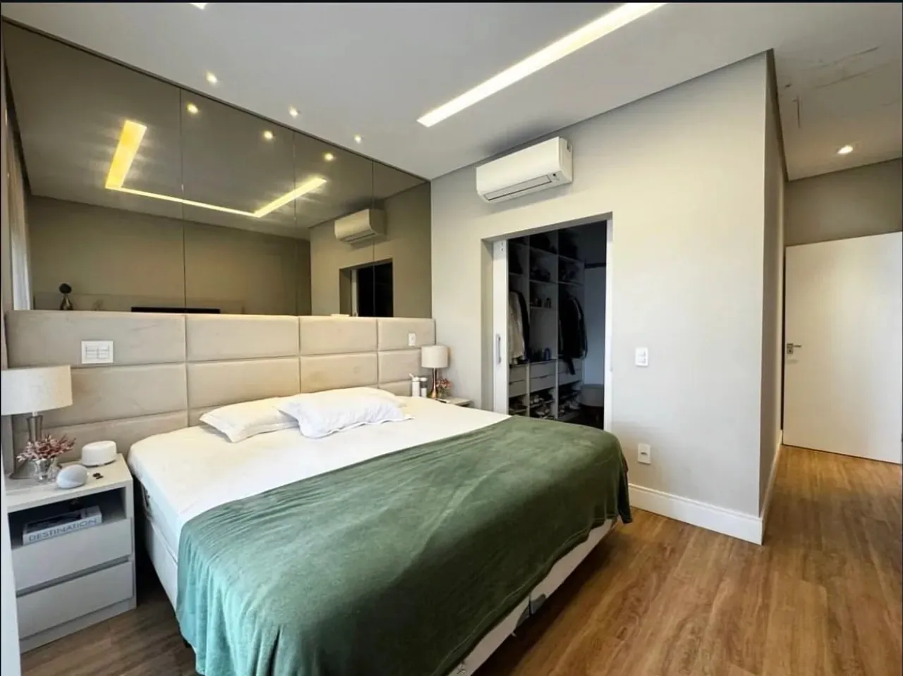 Imagem Sobrado de Alto Padrão com Design Assinado e Lazer Completo no Ibiti Royal Park