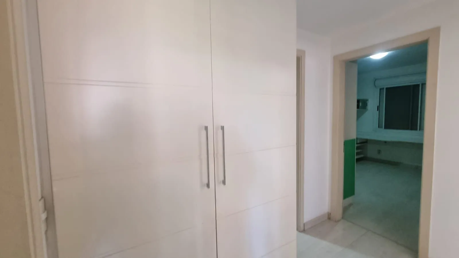 Imagem Apartamento 03 dormitórios 110mq e duas vagas, semi mobiliado, no Bairro Auxiliadora para locação.