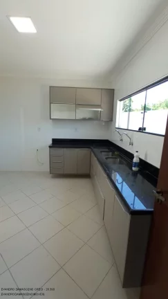 Imagem Casa de Luxo à Venda em Buraquinho, Lauro de Freitas-BA: 4 Quartos, 3 Suítes, 3 Salas, 2 Banheiros, 13 Vagas, 350m²!