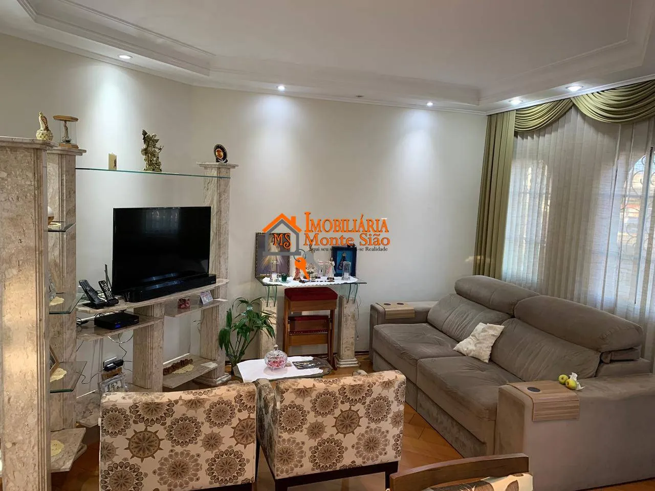Imagem Casa 5 Dorms. c/ 2 Suítes + 5 Vagas | Excelente Localização