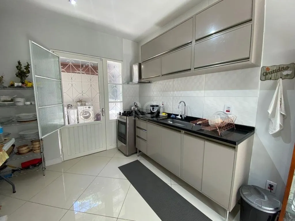 Imagem casa - 4 dormitórios - 3 vagas - 170 m² - Menino Deus