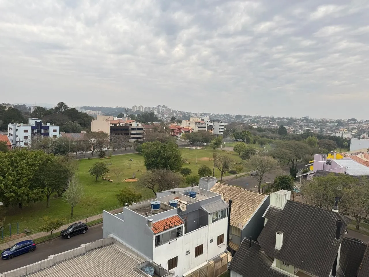 Imagem Semi-mobiliado, 3 dormitórios, 2 vagas lado a lado - Jardim Planalto