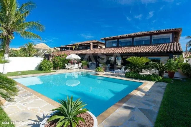 Imagem Imóvel de luxo em condomínio à beira-mar em Búzios-RJ: 5 quartos, 5 suítes, 8 banheiros, 3 vagas, 650m² de área. Venha conferir!