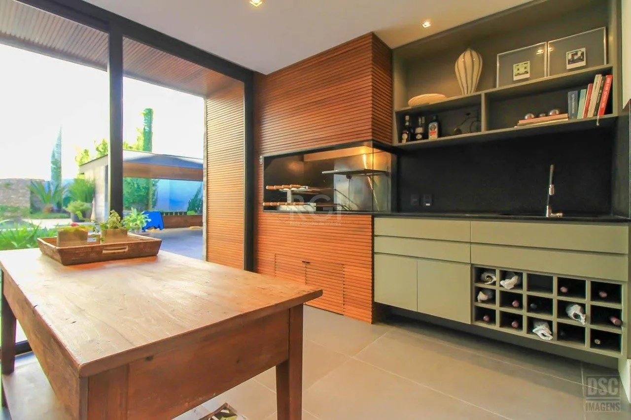 Imagem Casa para Venda - 238m², 3 dormitórios, sendo 3 suites, 6 vagas - Três Figueiras