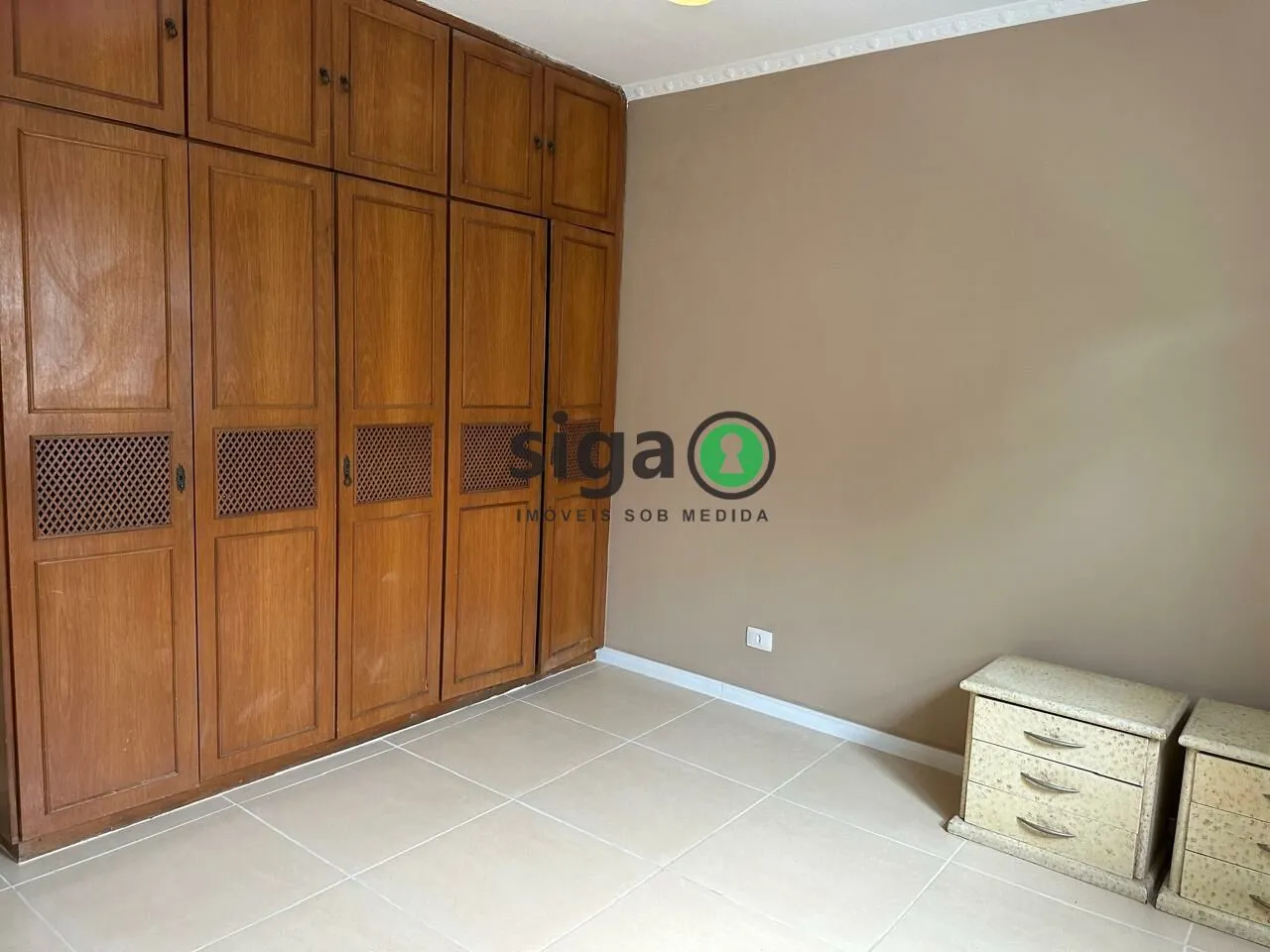 Imagem Sobrado á Venda - 250m², 4 quartos , 5 vagas na Vila Guarani (Zona Sul) !!
