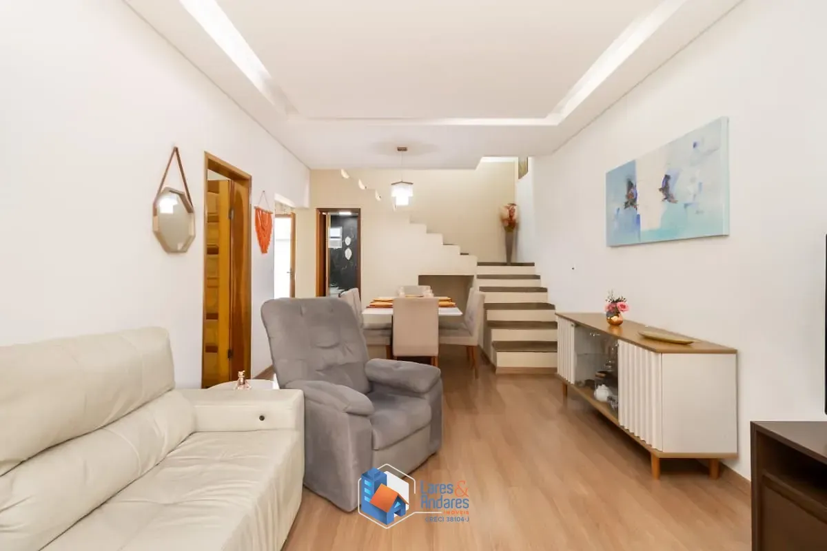 Imagem Sobrado para venda em Vila do Encontro com 5 quartos, sendo 1 suíte, 288m²