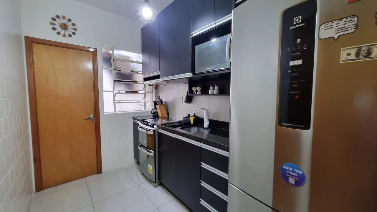 Imagem Aproveite o sol e a vista, apartamento para venda de frente com sacada, 2 dormitórios com 1 vaga no bairro Santana em Porto Alegre/RS.