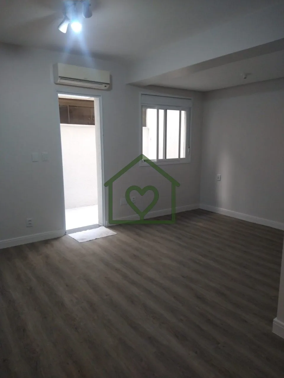 Imagem Lindo loft com pátio aberto, totalmente reformado e com ótima área externa. O imóvel conta com s...