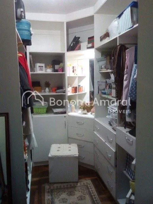 Imagem **Exclusiva Casa com 6 Quartos e Área de Lazer Completa em Condomínio de Alto Padrão**