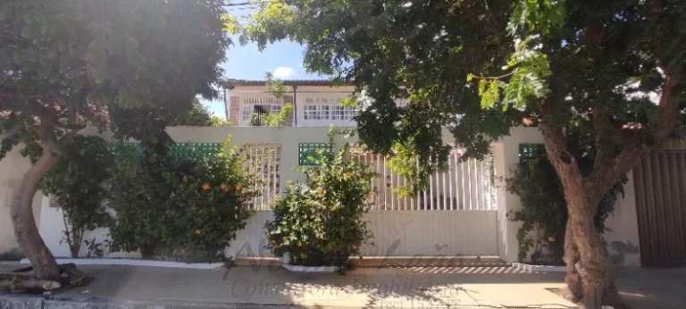 Foto do imóvel Casa Duplex em Aracaju á Venda no Bairro Farolândia. Próximo ao Hiper GBarbosa.