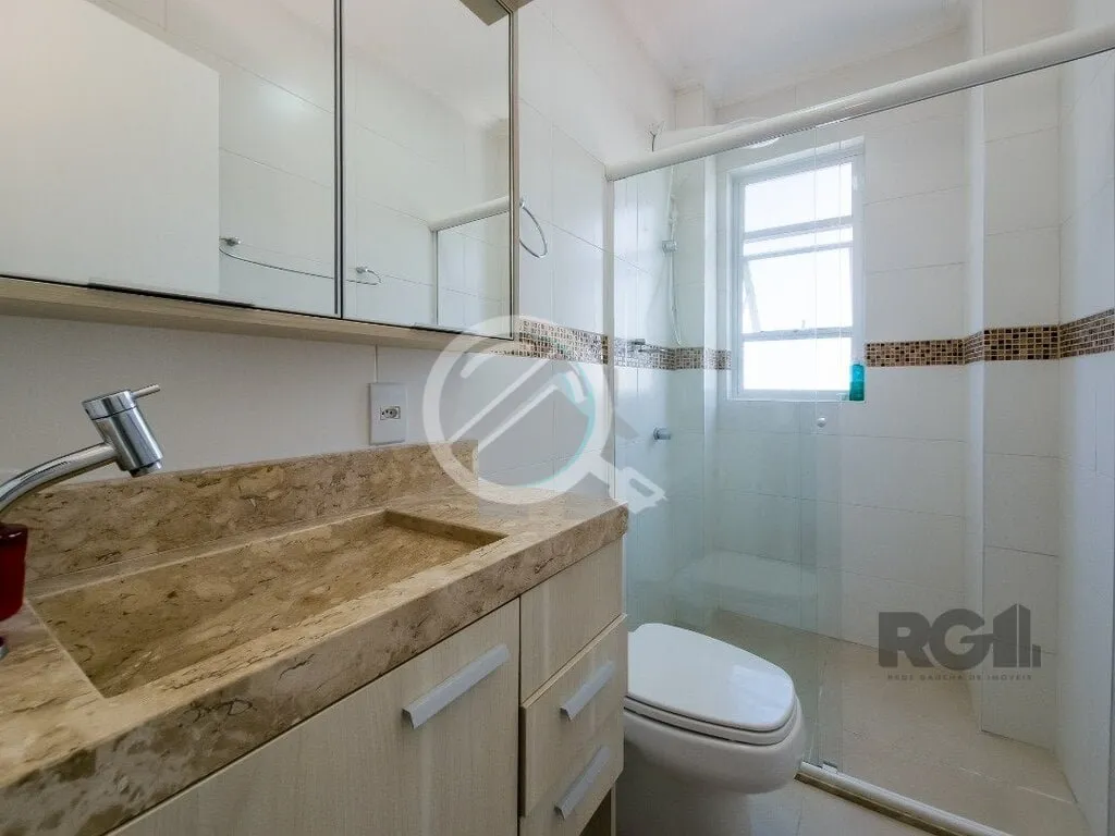 Imagem Descubra o charme de viver em Moinhos de Vento, Porto Alegre! Este apartamento moderno, localizado n...