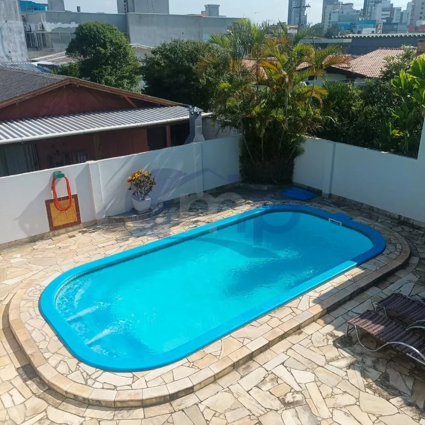 Imagem Casa á venda com 6 dormitórios no centro de Torres/RS