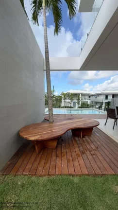 Imagem Espetacular Casa de Alto Padrão em Condomínio na Vila de Abrantes, Camaçari-BA: 5 Quartos, 5 Suítes, 3 Salas, 1 Banheiro, 4 Vagas, 310m² de Área. Venha Conferir!