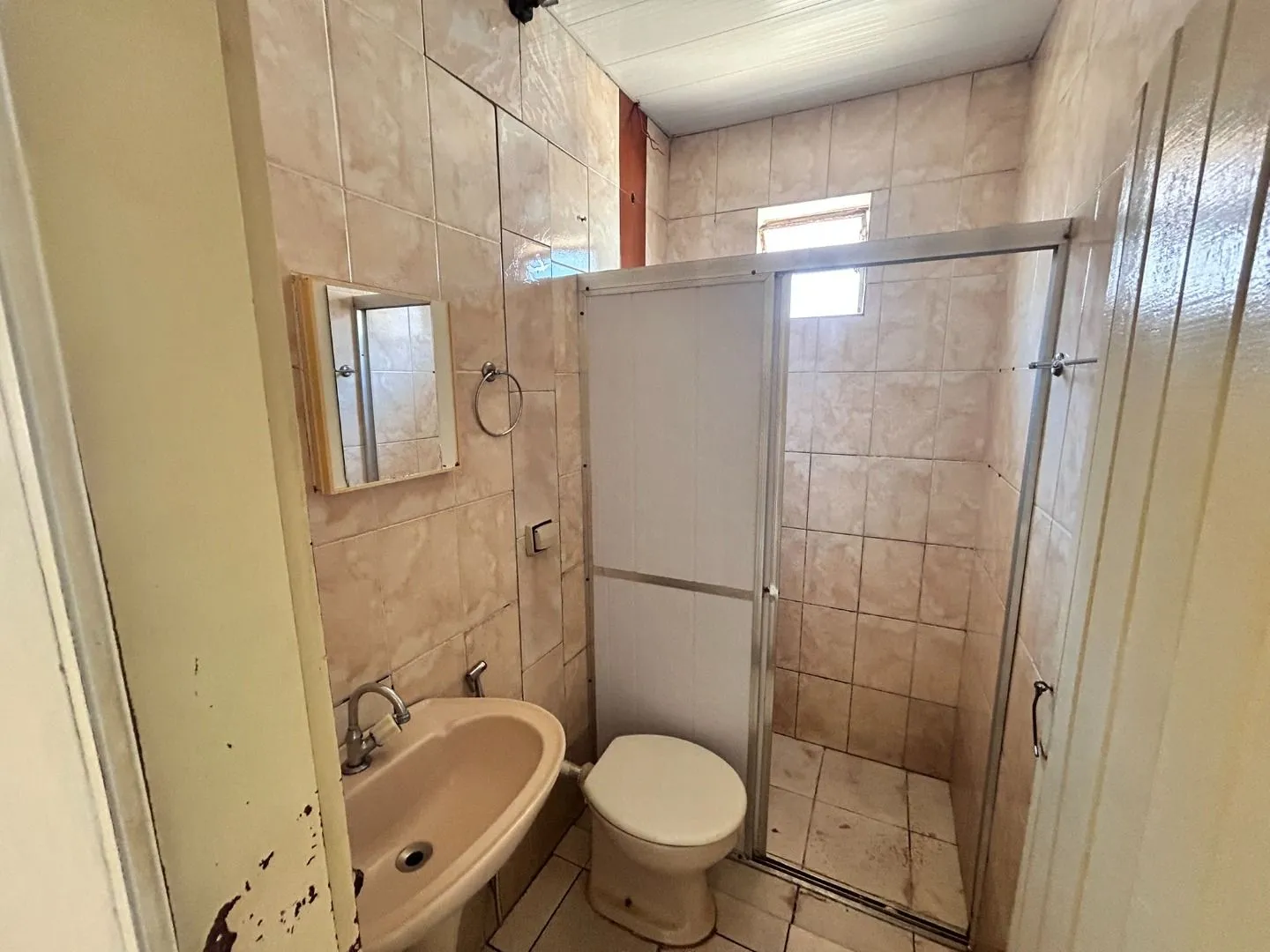 Imagem Casa com 2 dormitórios para alugar, 100 m² por R$ 1.300,00/mês - Boa Vista - Patos de Minas/MG