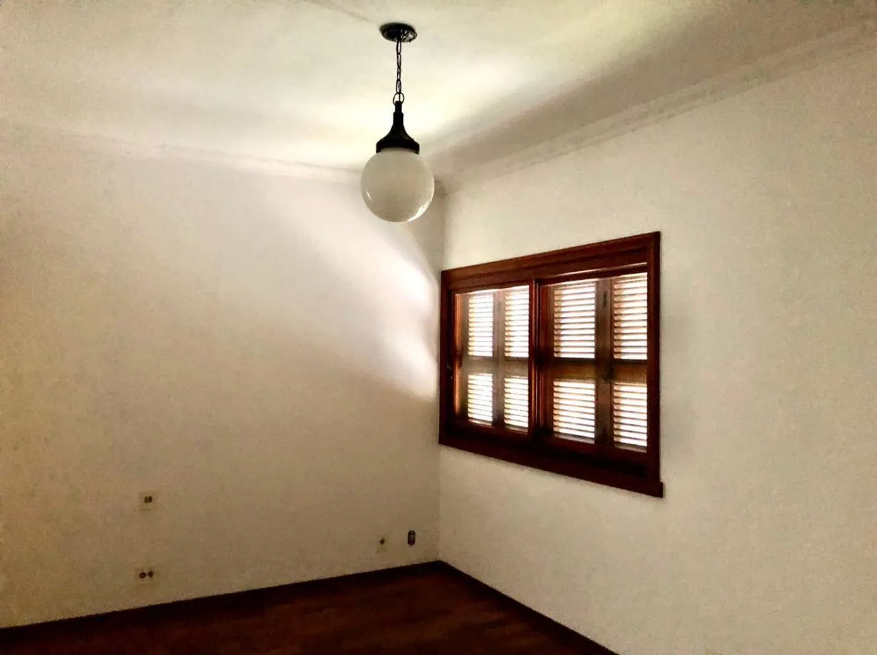 Imagem Casa de esquina semi-térrea, 429 m² - Alphaville 01 - Barueri/SP
