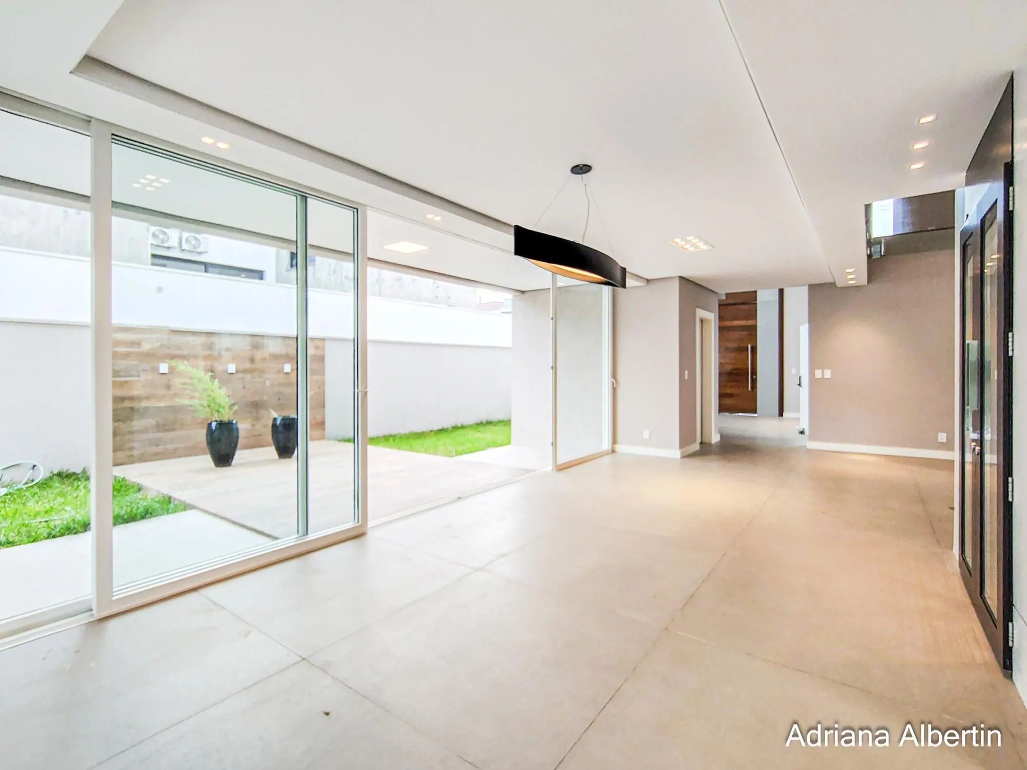 Imagem Casa com 400m² e 4 suítes