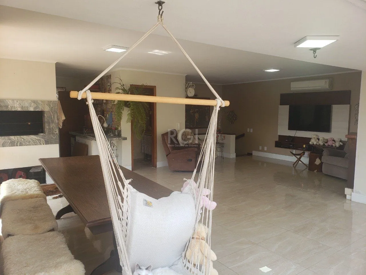 Imagem Cobertura para Venda - 296m², 3 dormitórios, sendo 1 suites, 3 vagas - Petrópolis