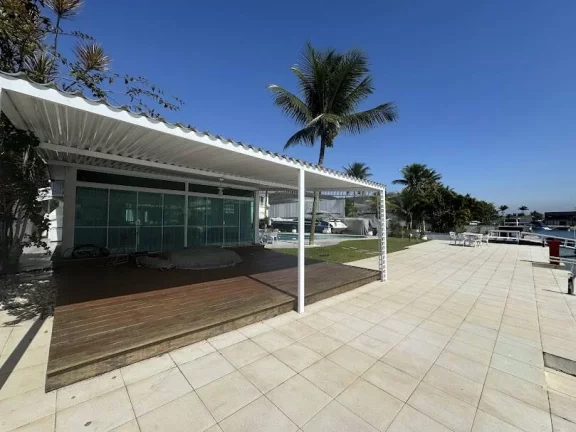 Imagem Casa cinematográfica em Condomínio Náutico