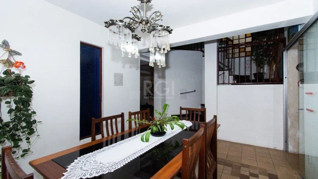 Imagem Casa para Venda - 238m², 3 dormitórios, sendo 1 suites, 3 vagas - Camaquã