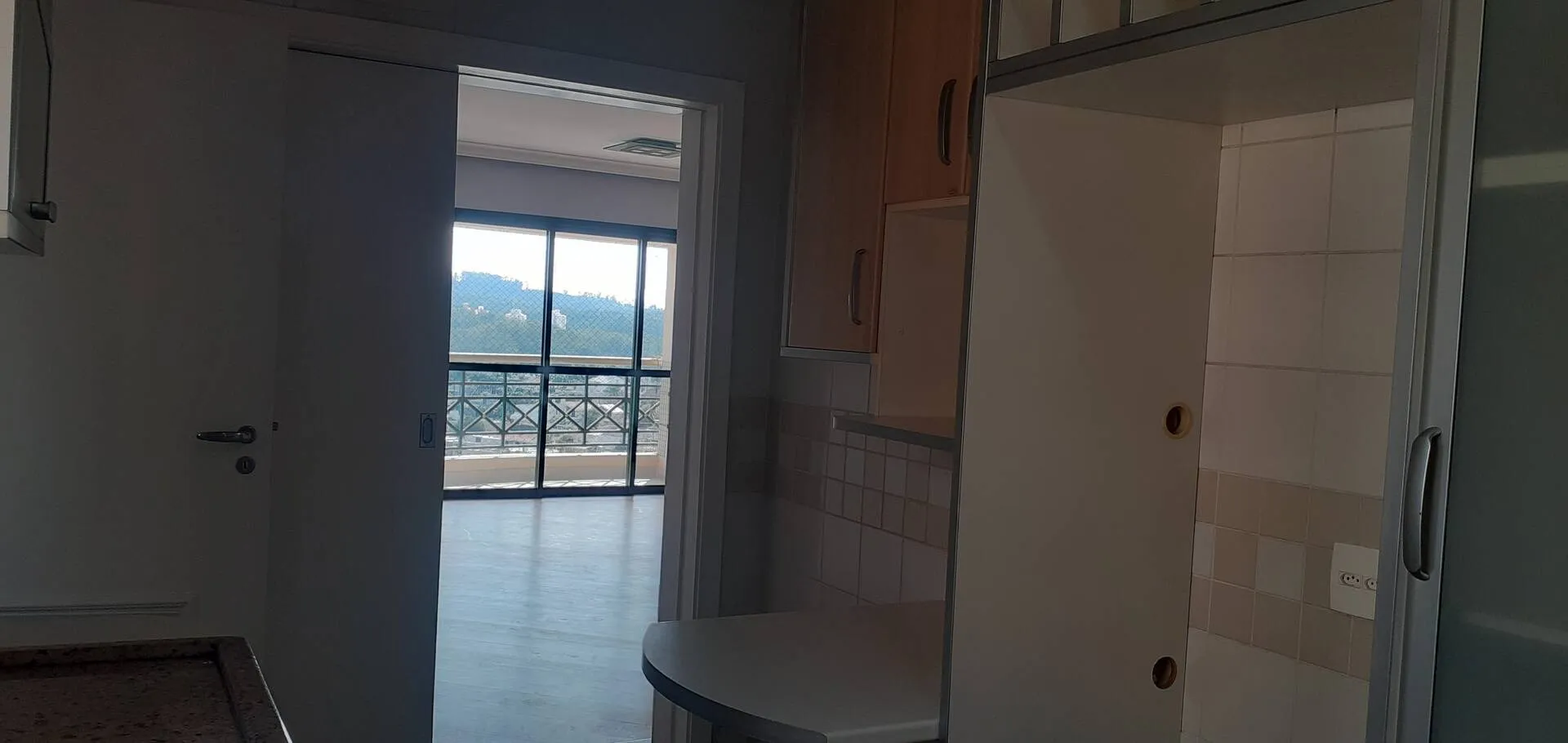 Imagem Apartamento de 97m² Finamente Reformado e Planejado, com Vista Permanente para o Res 1