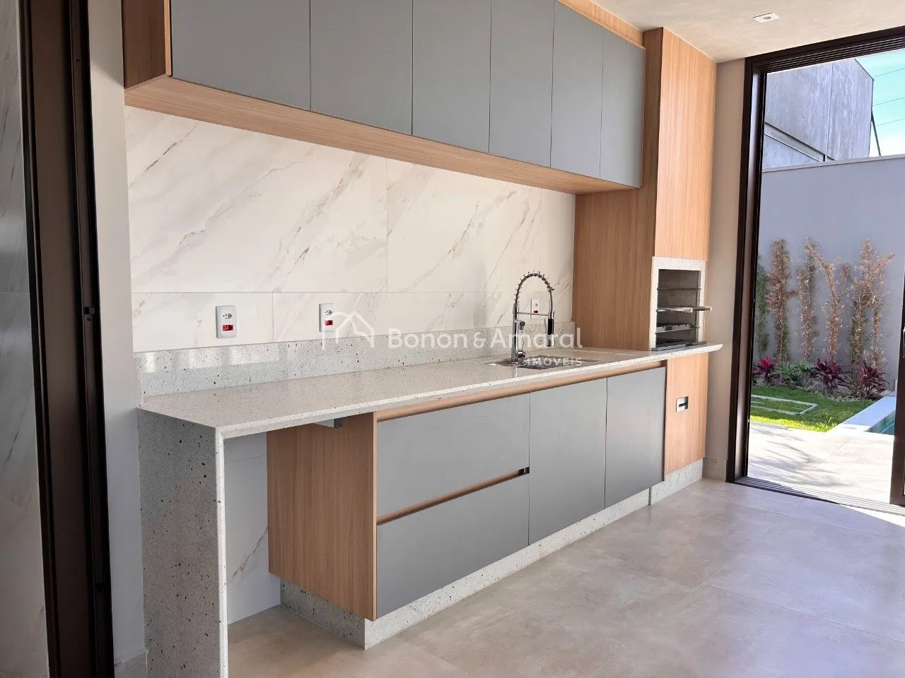 Imagem Casa contemporânea à venda no Condomínio Residencial Santorini - Paulínia/SP.