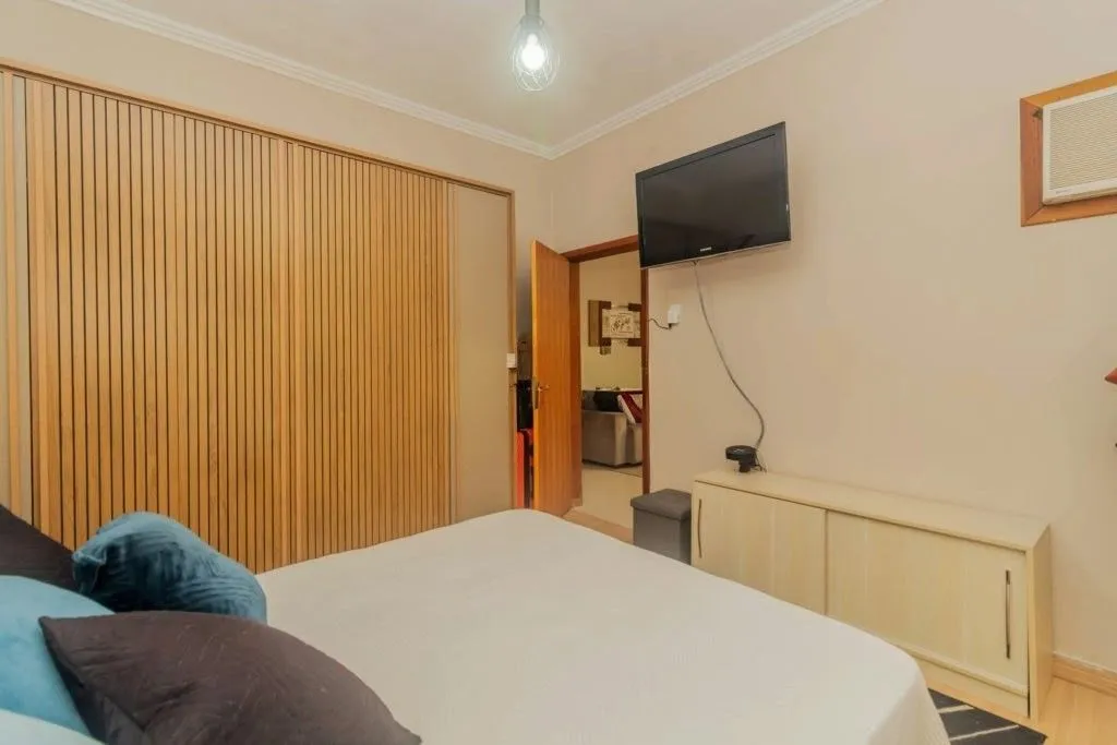 Imagem Casa 3 dorms à venda Rua Santa Flora, Nonoai - Porto Alegre