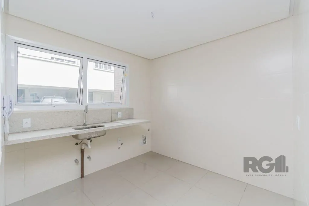 Imagem Excelente casa em condomínio de 251m² com 3 suítes e elevador!