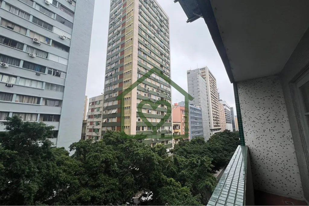 Imagem Descubra este incrível apartamento no Centro Histórico de Porto Alegre, disponível para venda. Lo...