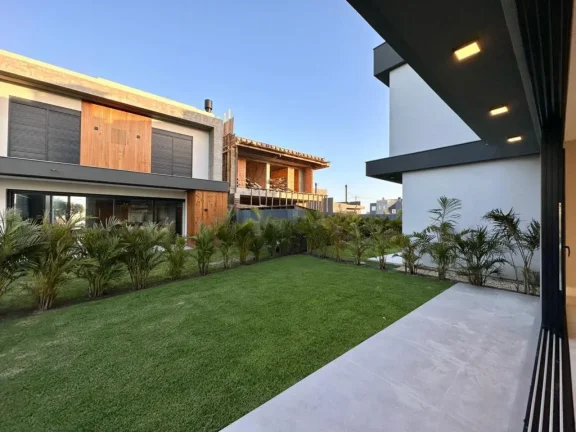 Imagem Sobrado 4 Dormitórios - Bairro xangri-la