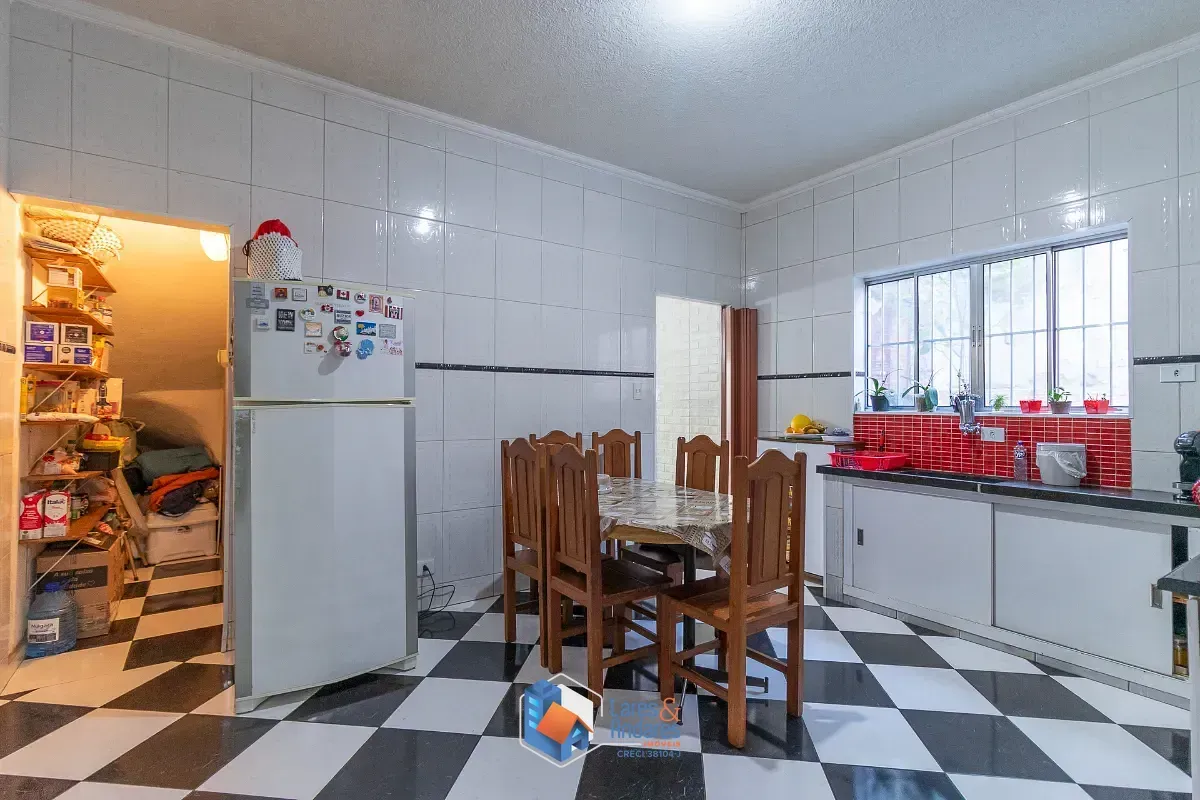 Imagem Sobrado para venda em Chácara Inglesa com 4 quartos, sendo 1 suíte, 181m²