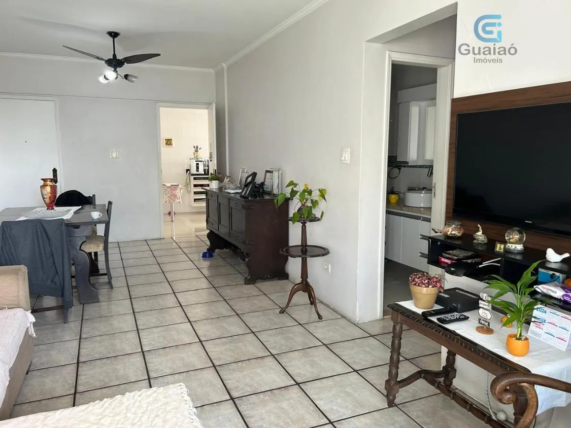 Imagem Vendo Amplo Apartamento 03 dormitórios, 01 Suíte, Dependência de Serviço Completa e Garagem demarcada, Frente para a rua, no Boqueirão, Santos