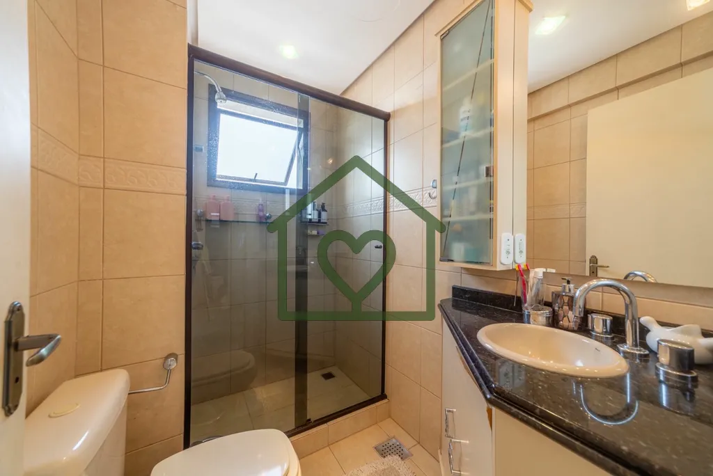 Imagem Excelente apartamento no bairro Menino Deus com 2 dormitórios, sendo 1 suíte. Possui living para 2...