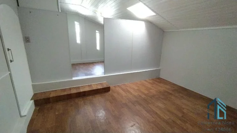Imagem Casa, 04 quartos c/suíte, 02 subsolos tipo bunker, com 05 ambientes subterrâneos amplos, ideal para adega e estúdio, em Curitiba PR