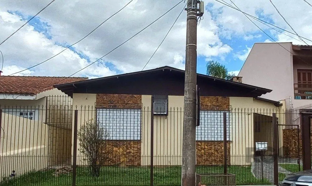 Imagem Casa com 3 dormitórios no bairro Sarandi
