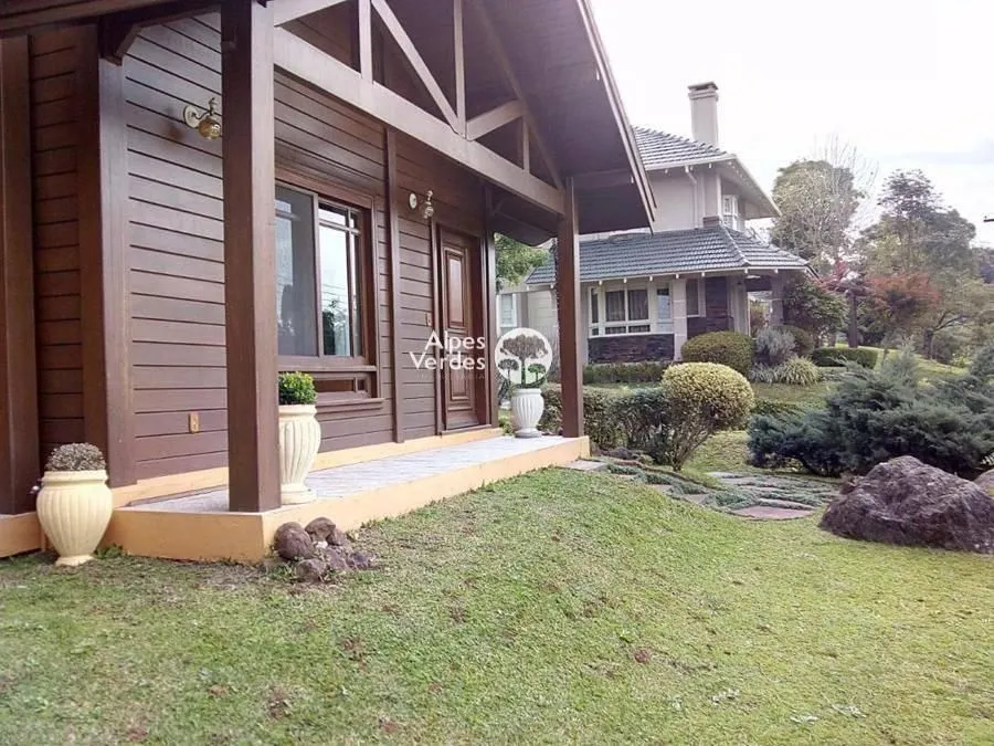 Imagem Vende-se Casa em Condominio com 3 suites a 5 minutos da Rua Coberta