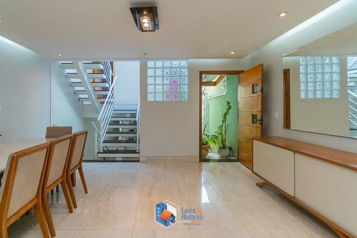 Imagem Sobrado para venda em Jardim Maria Estela com 3 quartos, sendo 3 suítes, 150m²