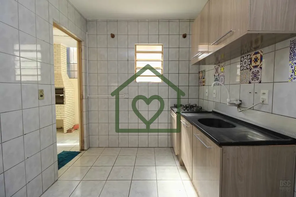 Imagem Casa em condomínio localizado próximo ao Hospital Vila Nova. Com 3 dormitórios, sendo 1 suíte, 8...