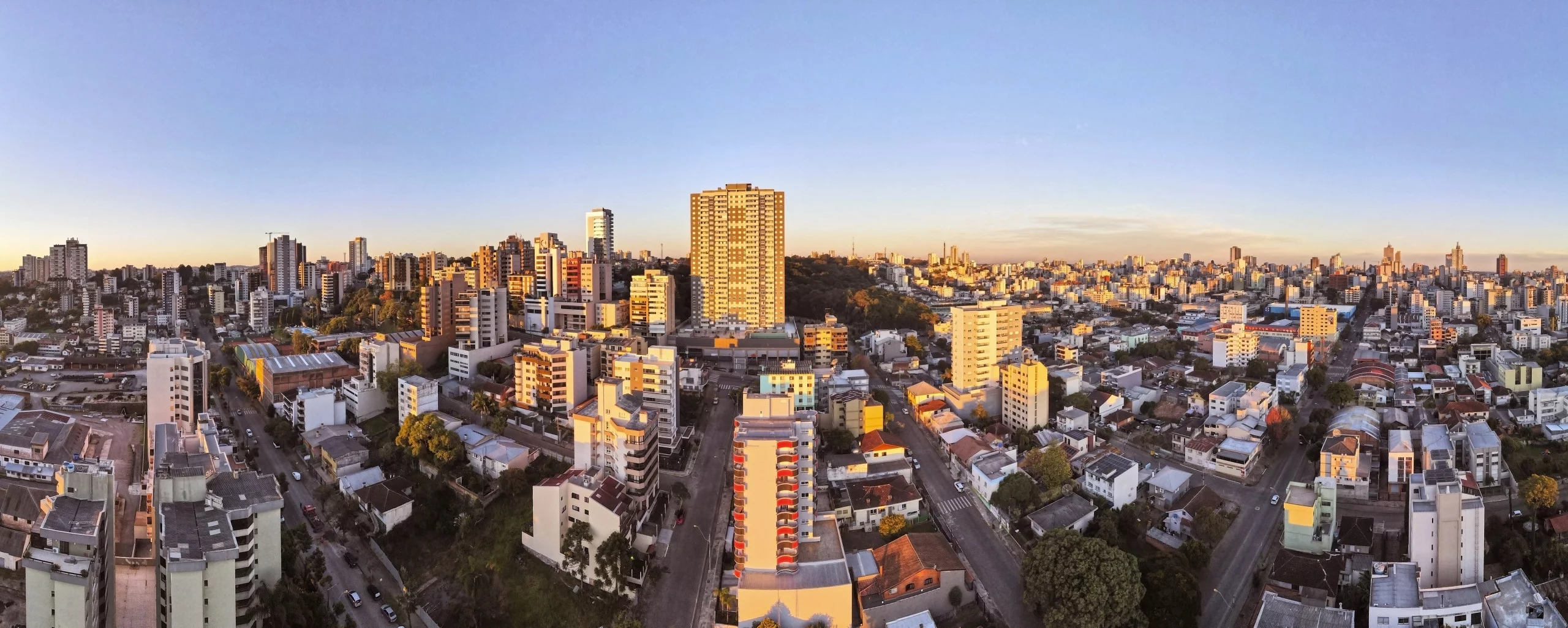 Imagem Apartamento 3 quartos sendo 1 suíte para venda no bairro Centro em Caxias do Sul