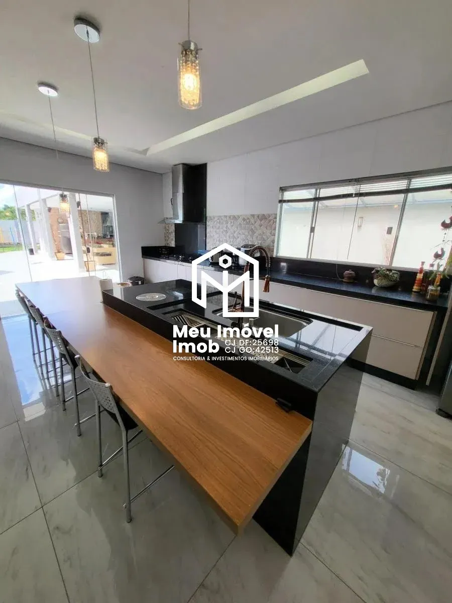 Imagem Casa 4 Quartos 4 Suítes 5 Vagas 900m² Útil 530 m² Lazer