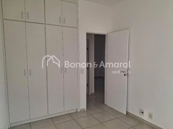 Imagem Casa em condomínio para locação - com 3 quartos sendo uma suíte. O imóvel conta com sala para 2...